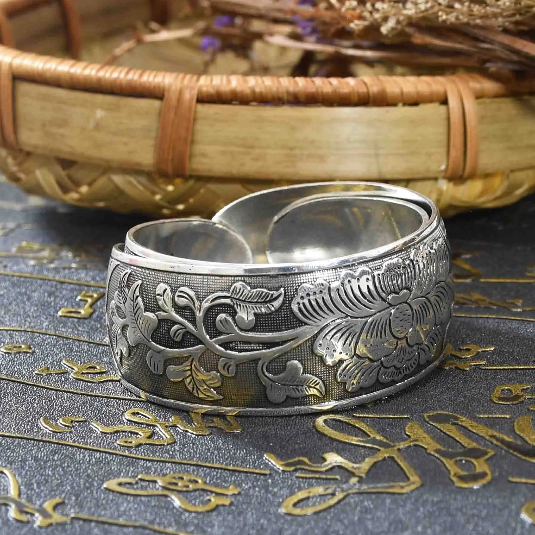Classic Vintage Silvery Tibet Cuff Bracelet For Women Boho Ethnic Metal Carved Flower Bangles Gypsy Tribal Afghan India Jewelry